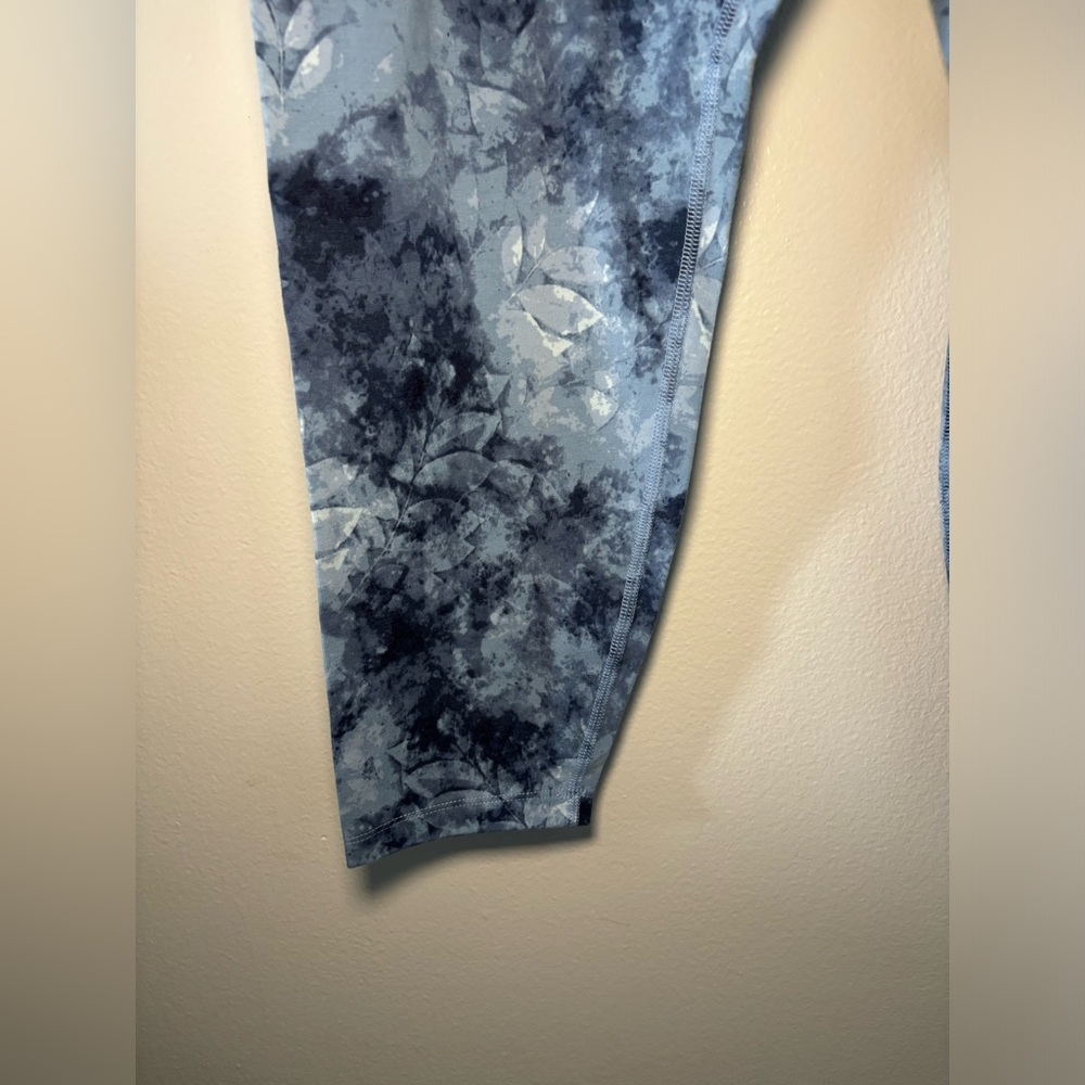 Old Navy Powerchill Extra High-Rise Leggings - Picture 3 of 7